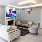 Moon - Tranquil 3br With Private Pool