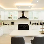 Moon - Tranquil 3br With Private Pool Кейджегиз