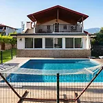 Вилла Moon - Tranquil 3br With Private Pool *
