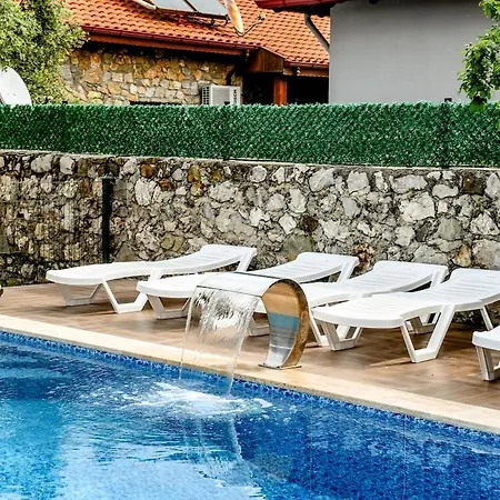 Moon - Tranquil 3br With Private Pool